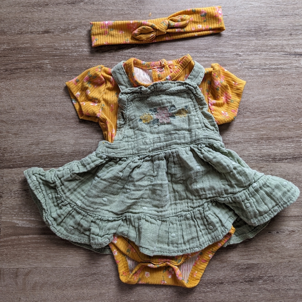 2/$10 Nwot floral pinafore set
